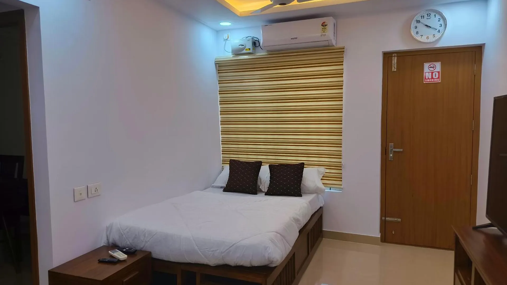 Posh 1 Bhk Apt With Temple View In Guruvayur C1301 Indie